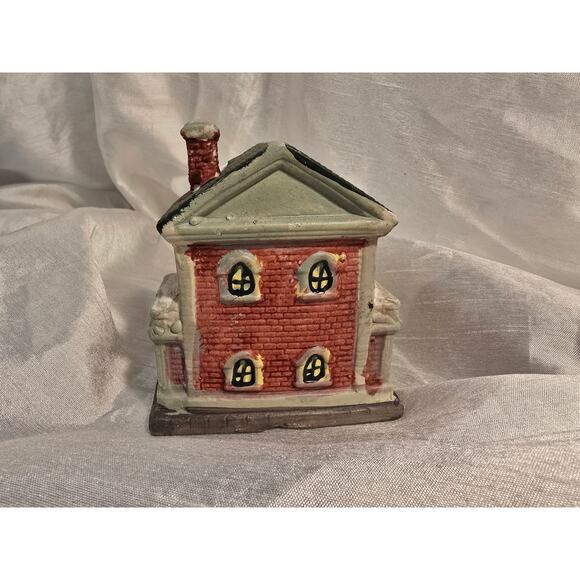 Cobblestone Miniature Town Hall - Picture 7 of 11